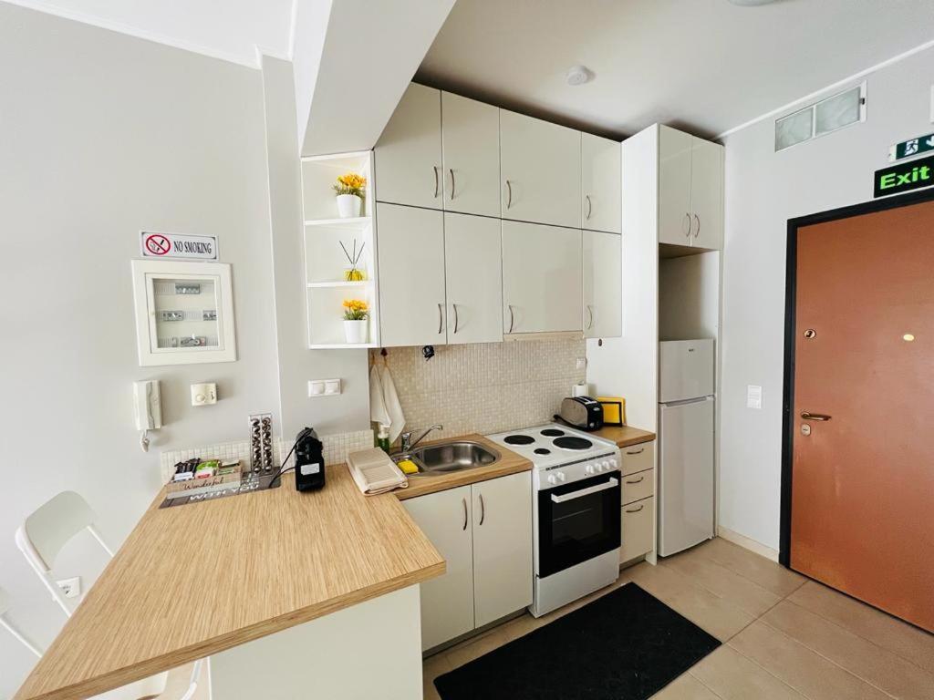 Sunlight Studio Apartment Athena Bagian luar foto