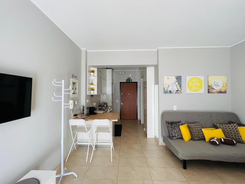 Sunlight Studio Apartment Athena Bagian luar foto
