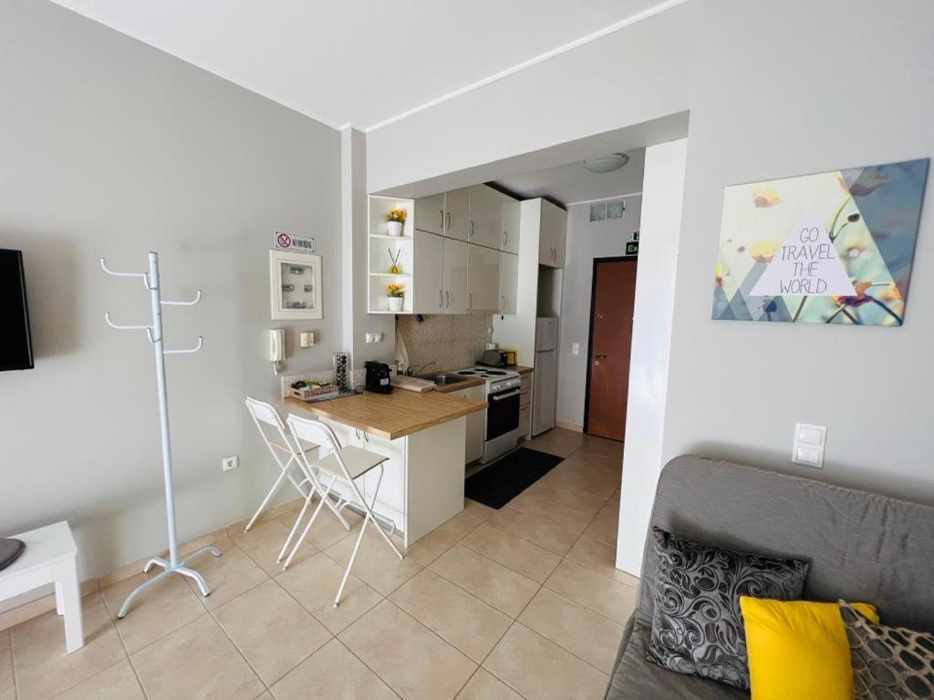 Sunlight Studio Apartment Athena Bagian luar foto