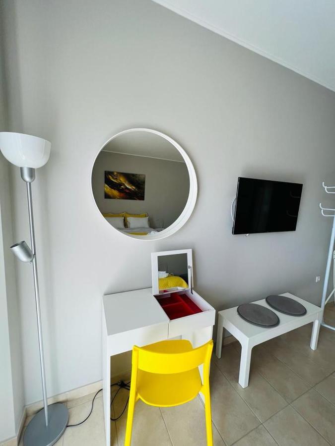 Sunlight Studio Apartment Athena Bagian luar foto