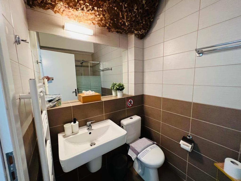 Sunlight Studio Apartment Athena Bagian luar foto